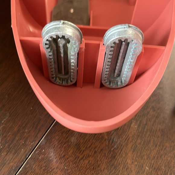 Singer Buttonholer Pink Vintage Oval clamshell case - Picture 4 of 12